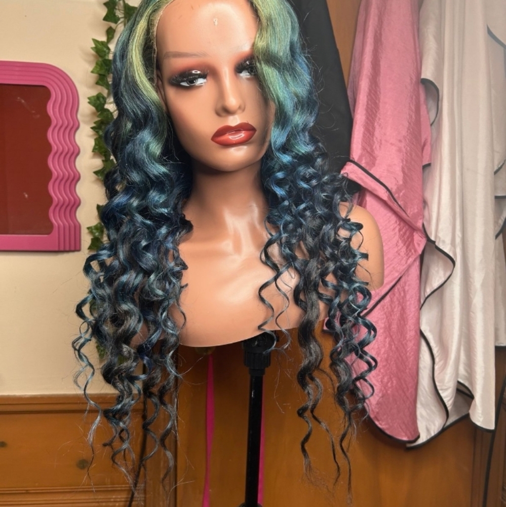 Lace front wig - Picture 2 of 4